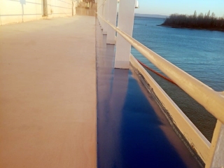 Ponte resinato su una nave presso la Fincantieri. Colorflooring